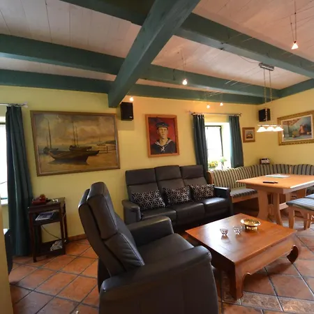 Kapitaenshaus-in-gross-zicker-halbinsel-moenchgut *