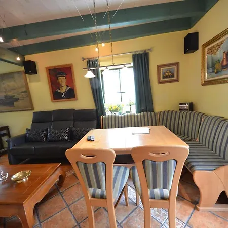 Kapitaenshaus-in-gross-zicker-halbinsel-moenchgut *