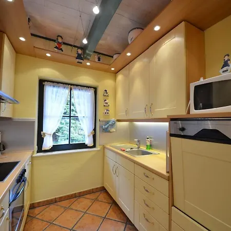 Kapitaenshaus-in-gross-zicker-halbinsel-moenchgut Groß Zicker